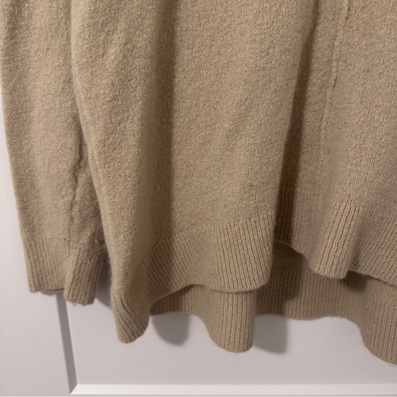 Club Monaco Tan Wool Blend Oversized V- Neck Sweater Size XL Women’s - Picture 2 of 8